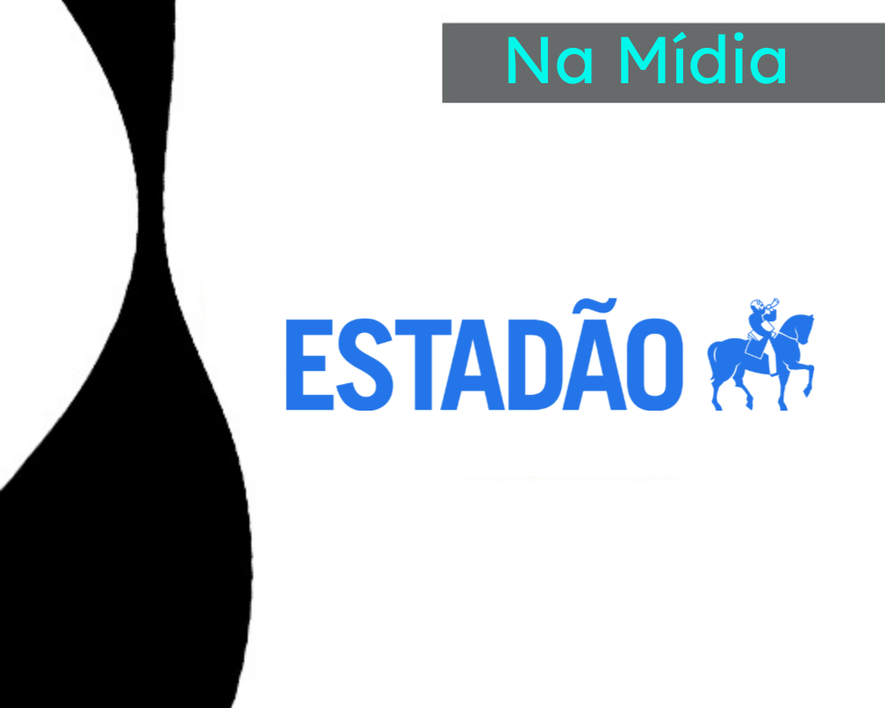 Imagem em tons de preto e branco. No canto superior direito há indicação da editoria Na Mídia. No centro há o logo do Jornal Estadão. A publicação divulga artigo de autoria de Arthur Pitman e Rinaldo Braga sobre julgamento do STJ acerca do direito das gestantes afastadas durante a pandemia de Covid-19 à licença maternidade